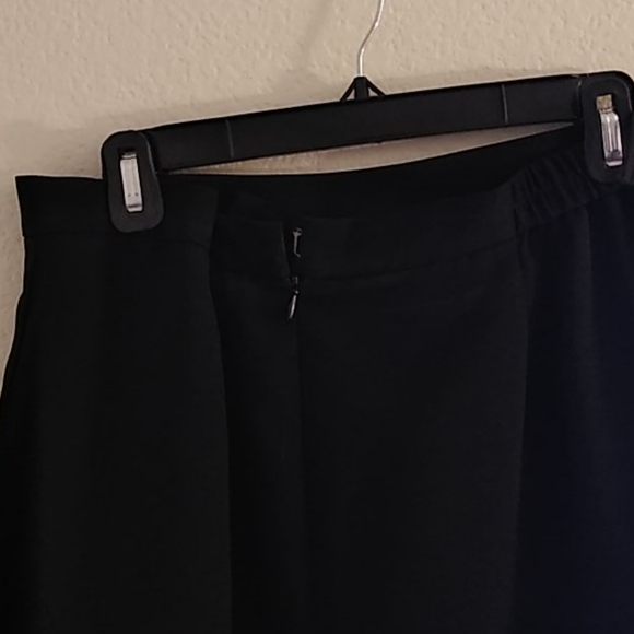 Skirt suit - Picture 3 of 5